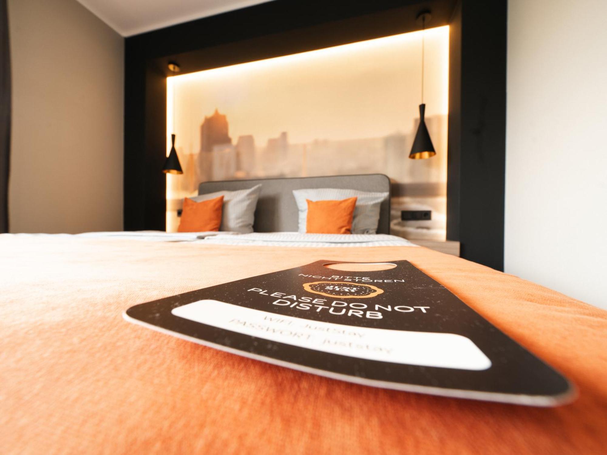 Juststay Muelheim Hotel & Apartments มึลไฮม์ อันแดร์ รัวร์ ภายนอก รูปภาพ